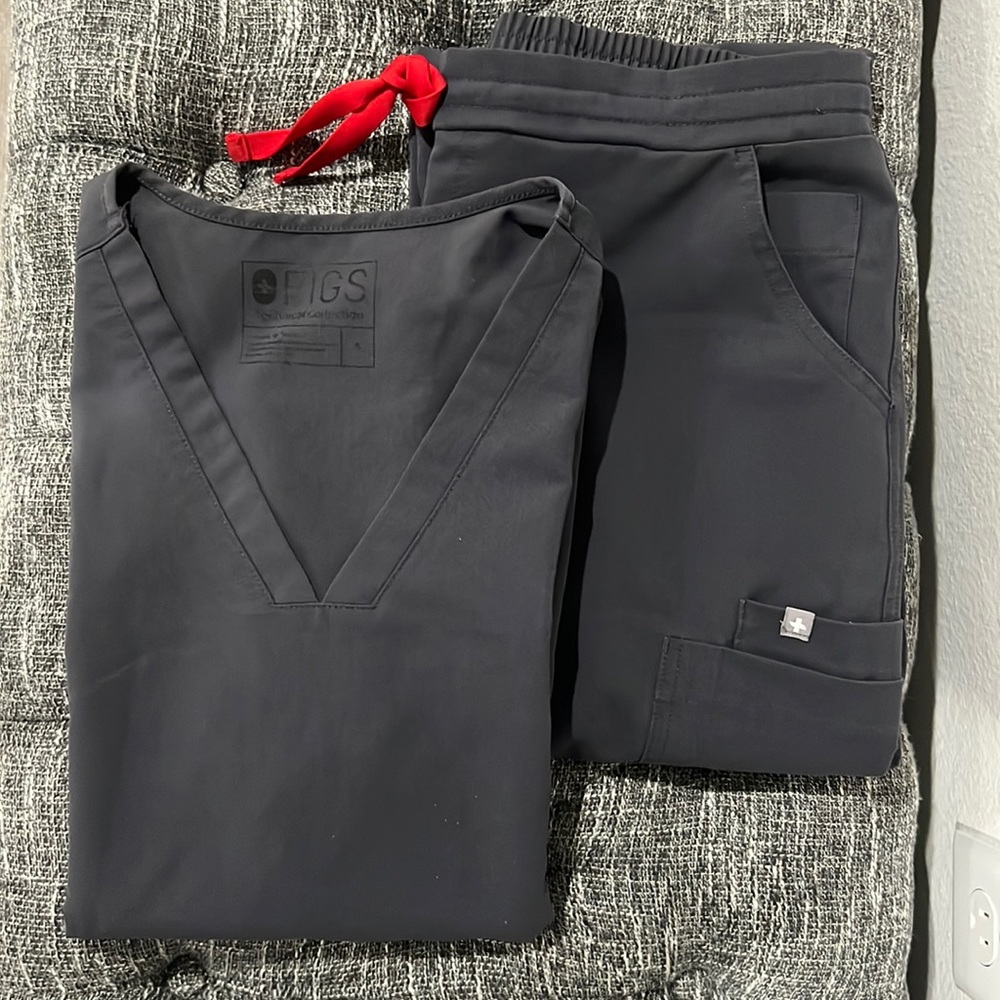 COPY - CHARCOAL GRAY FIGS SCRUB TOP & PANT